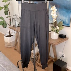 Lululemon High-Waist Joggers. Sz 6
